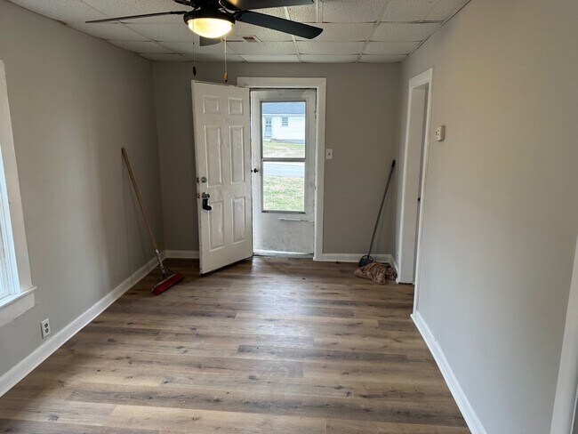 Building Photo - 410 Bowen Ave