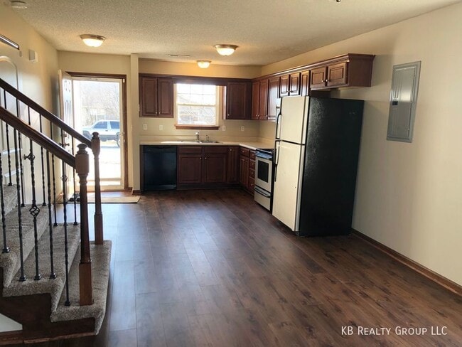 Foto del edificio - 3 Bed 2 Car Duplex in Grain Valley