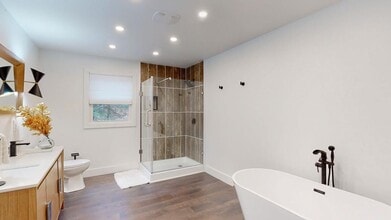 Building Photo - 11833 Overlook Dr