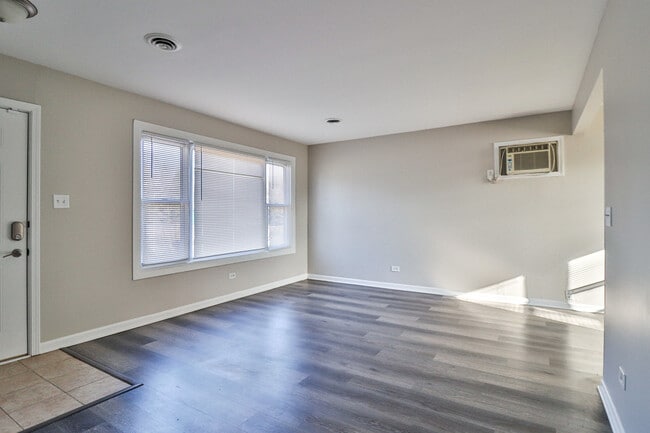 Foto del edificio - 111 E 13th St