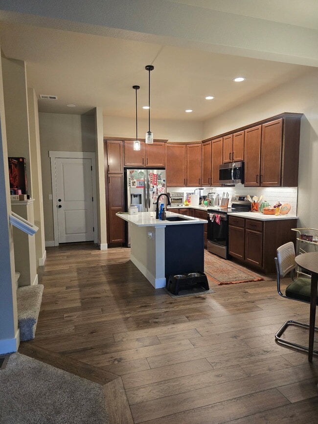 Building Photo - 8482 Cromwell Dr