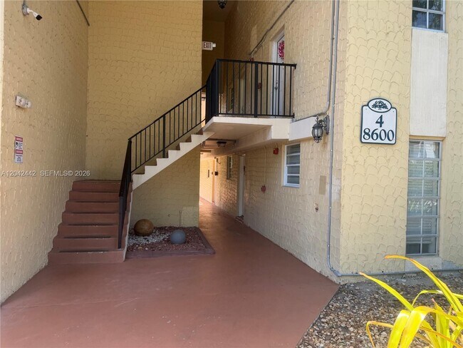 Building Photo - 8600 SW 109th Ave