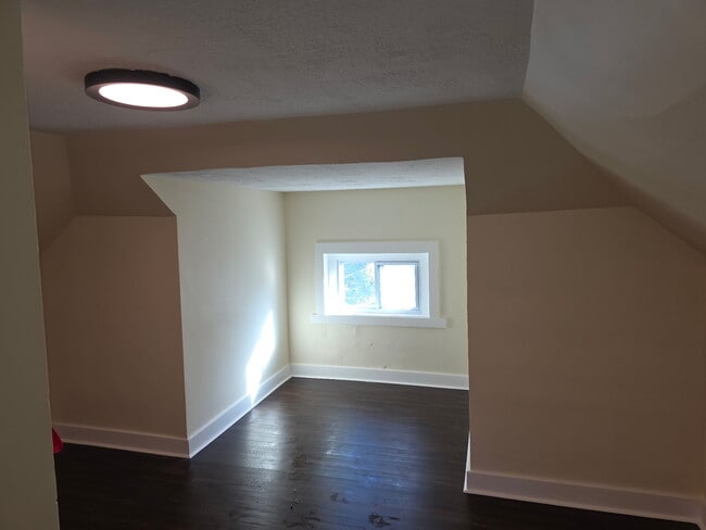 Building Photo - 498 Clarendon St