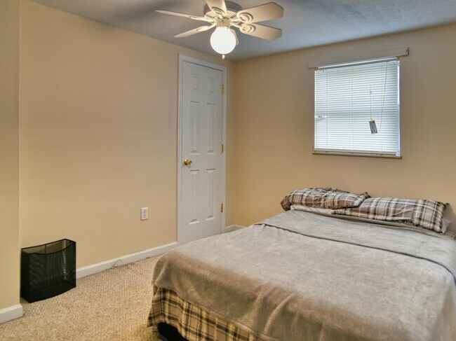 Dormitorio 12×10 - 1303 Chestnut St