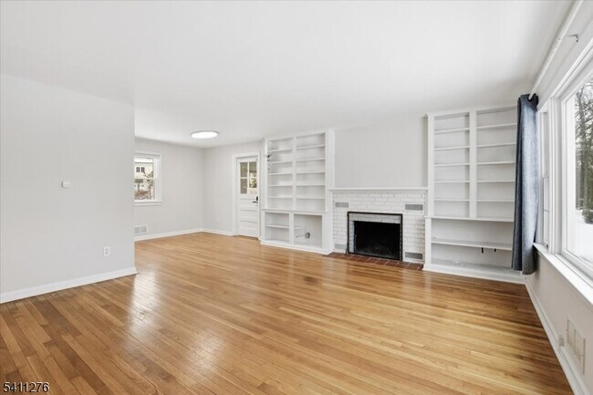 Foto del edificio - 81 Glen Ave