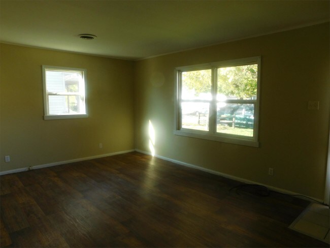 Building Photo - 1112 E Champaign Ave