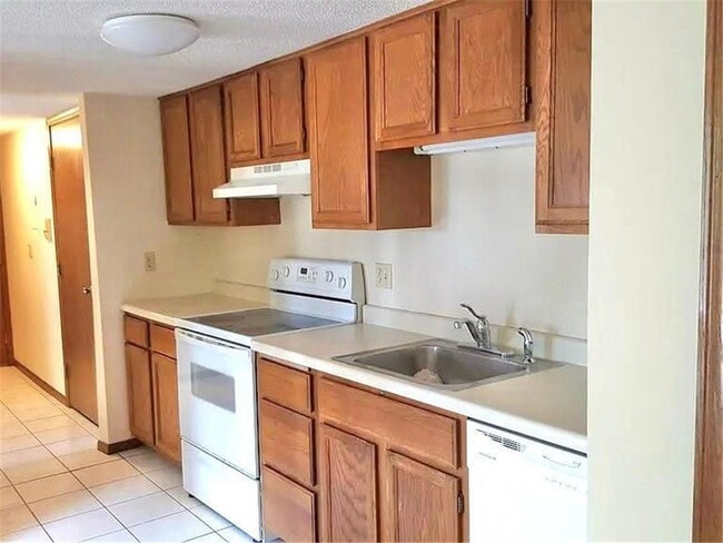 Building Photo - 2463 Cochrane Dr