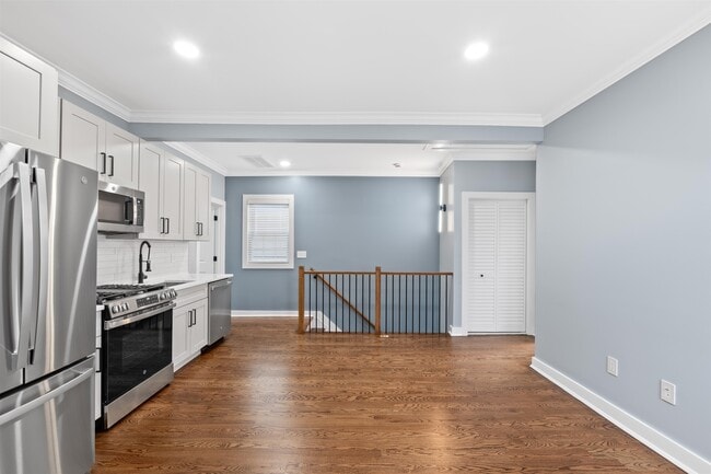 Building Photo - 8 Essex St