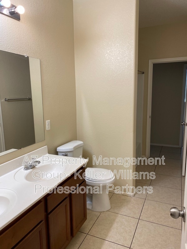 Foto del edificio - 812 S 178th Ln