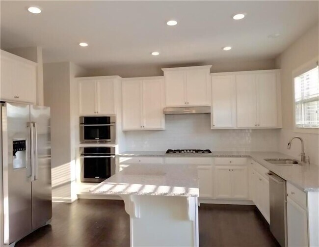 Foto del edificio - 880 Sunset Park Dr