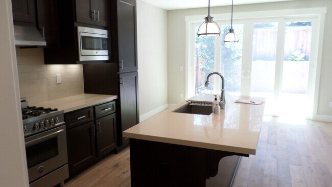 Building Photo - Beautifully Updated Duet in Danville!