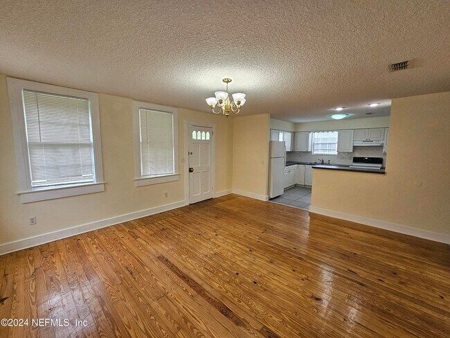 Foto del edificio - 3660 Rosemary St