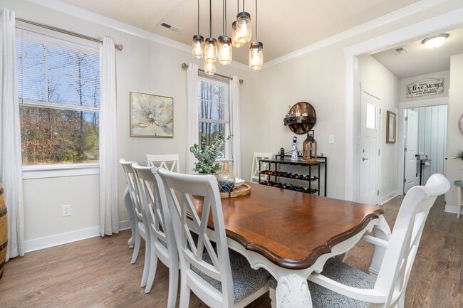 Building Photo - Hickory Half Acre with 4 beds 2.5 baths