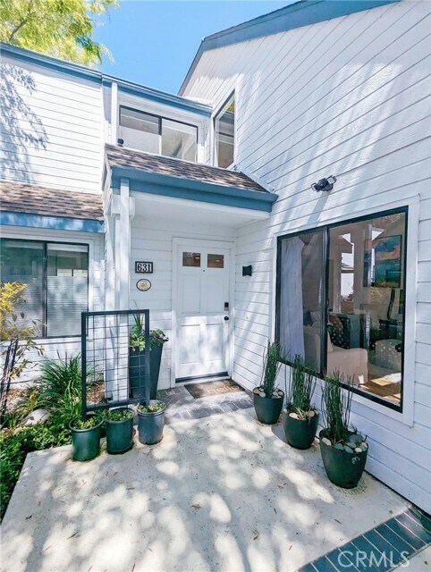 Building Photo - 631 Springbrook N