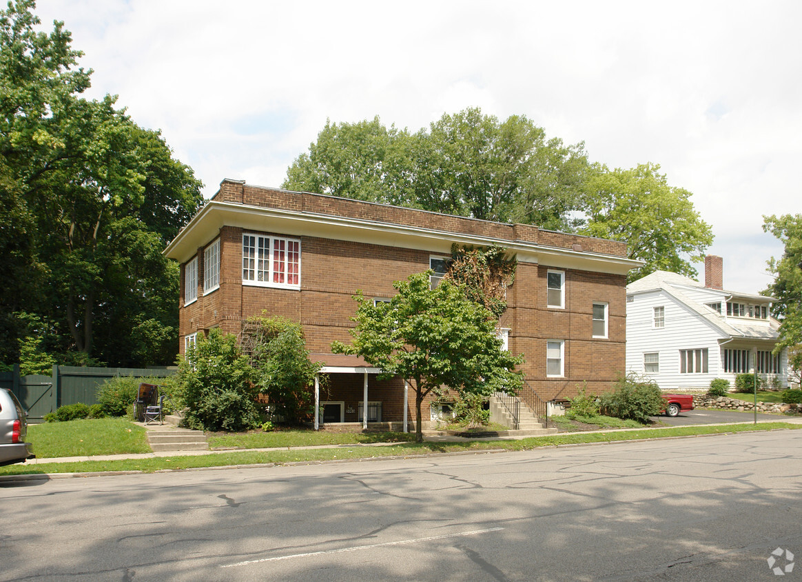 Building Photo - 2063-2091 Summit St