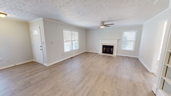 Foto del edificio - Updated 4 Bedroom w/ Privacy Fence in Jack Britt School District!