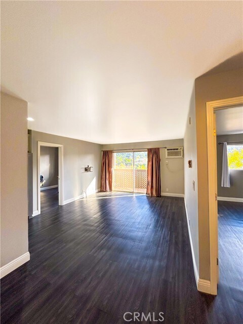 Foto del edificio - 5830 Benner St