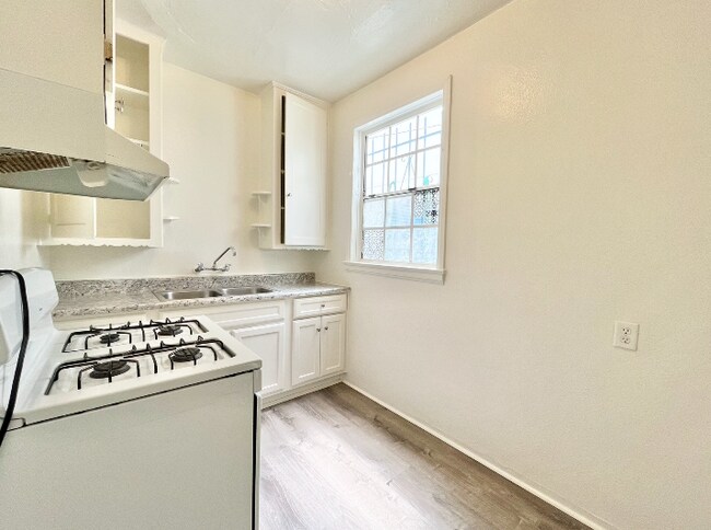 Foto del edificio - 2608 Normandie Ave