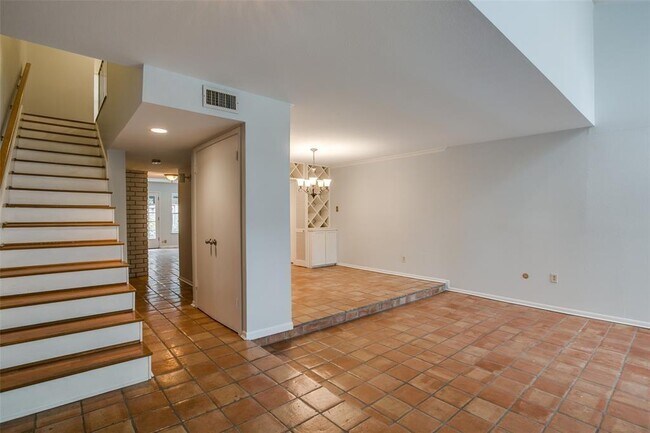 Foto del edificio - 8934 Chatsworth Dr