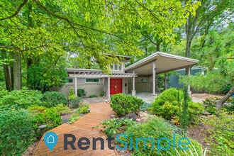 Building Photo - 6502 Lakeview Dr