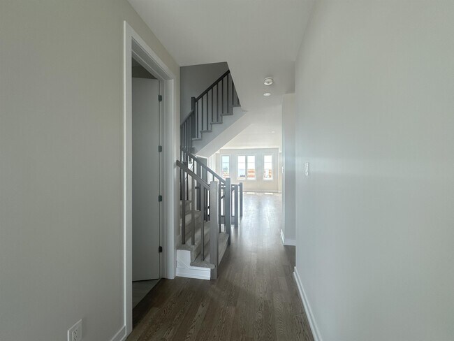 Building Photo - 515 Oldenburg Ave