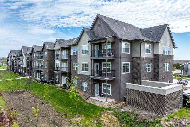 Building Photo - Pointe on 88th