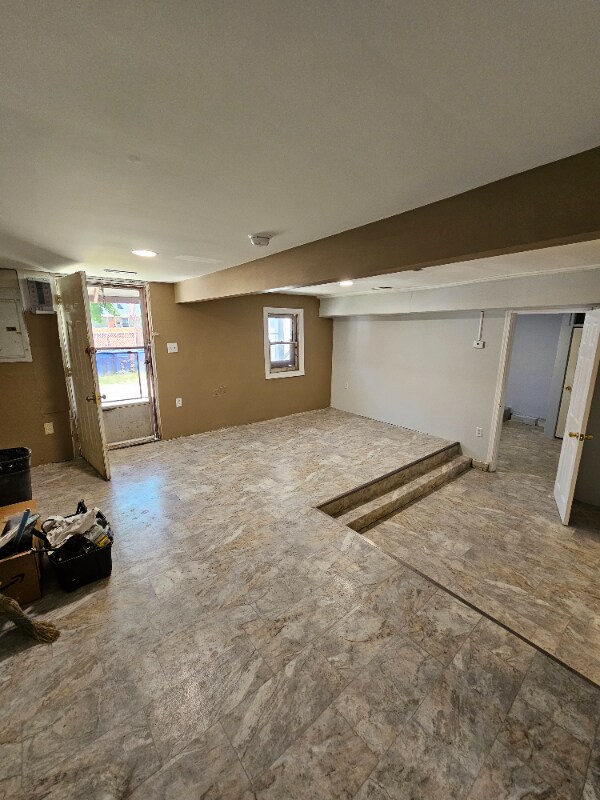 Building Photo - 1609 Spratley St