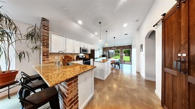 Foto del edificio - 2708 Kingsland Way