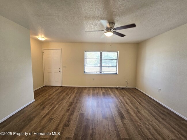 Foto del edificio - 3251 Windbrook Ave