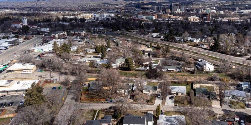 Primary Photo - 725 Day Dr Boise
