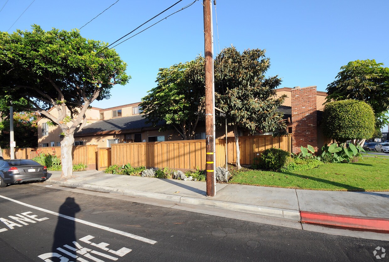 Primary Photo - 2501 FLORIDA St