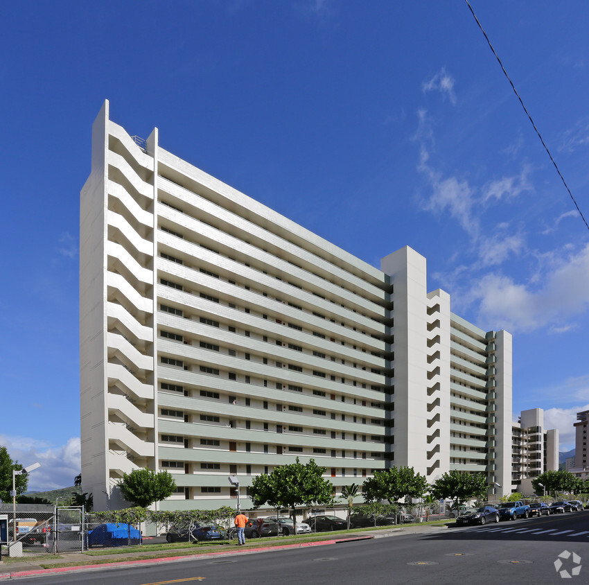 Building Photo - Fairway Gardens