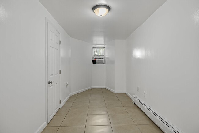 Foto del edificio - 247 OGDEN Ave