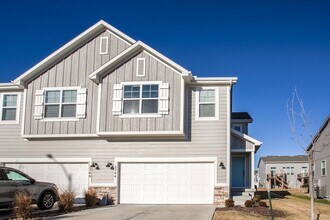 Building Photo - 3744 SW Maryville Pl Building Photo - 3744 SW Maryville Pl