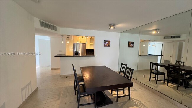 Foto del edificio - 1701 NE 191st St