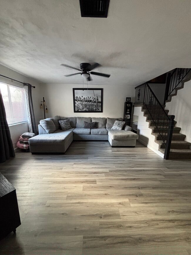 Foto del edificio - 2063 Oak Meadow Cir