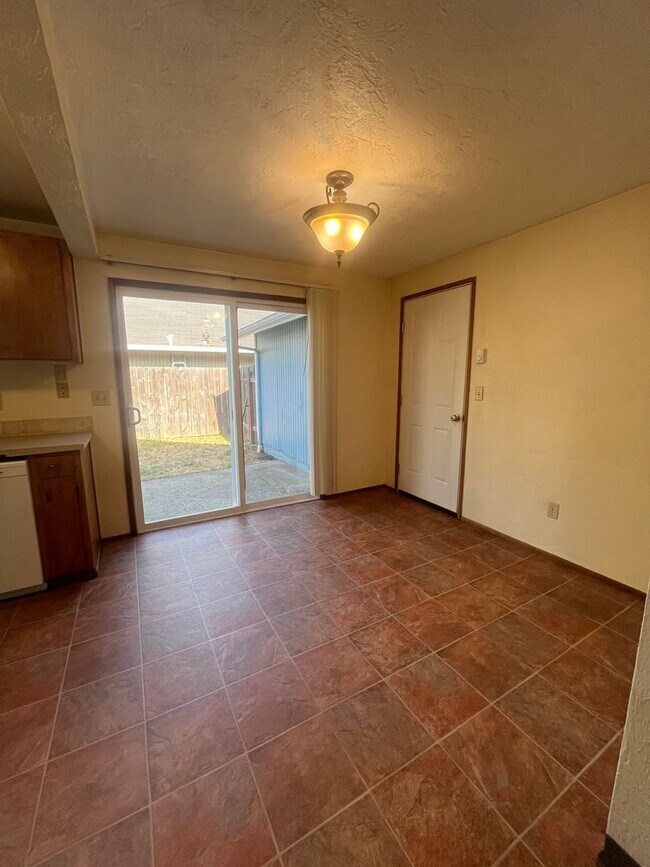 Building Photo - 3-Bedroom 2-Bathroom Single family home in...