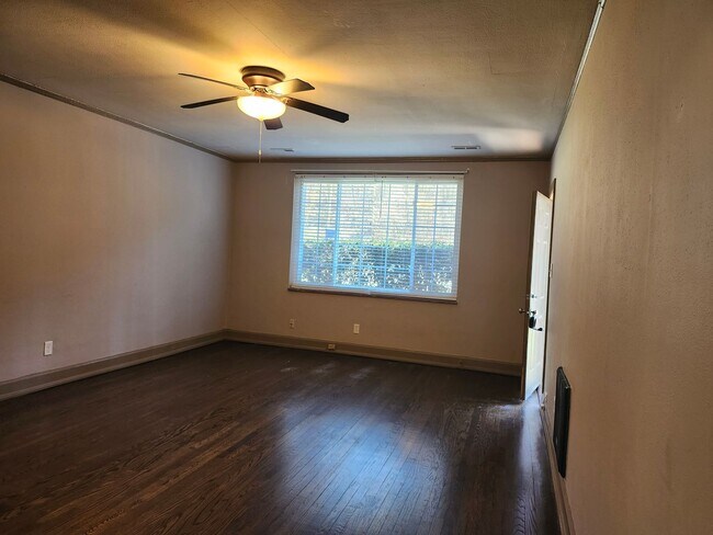 Foto del edificio - 4911 Sunnyside Ave