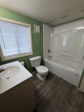 Building Photo - 317 NE Anvidon St