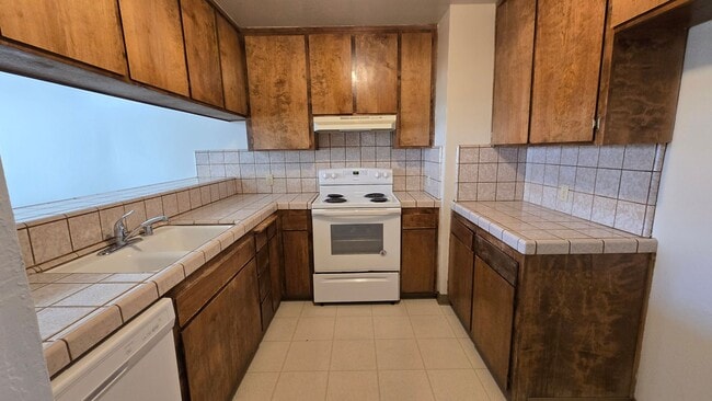 Building Photo - 7008 N Half Moon Dr