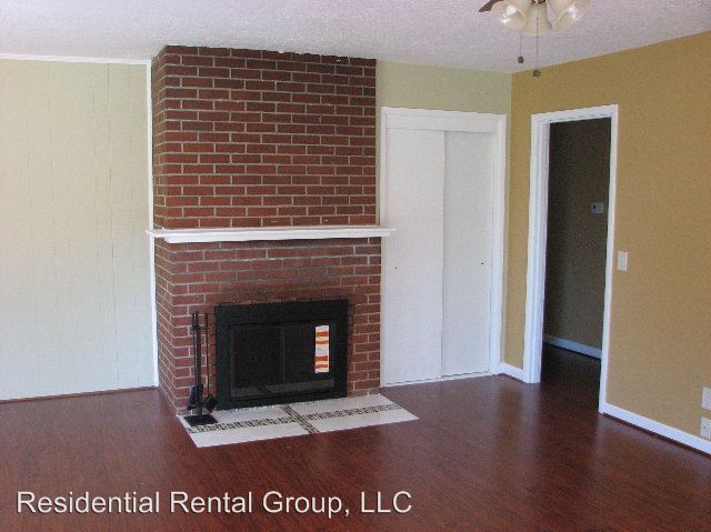 Building Photo - 1485 NE Sunrise Ln
