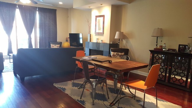 Foto del edificio - 1730 N Western Ave