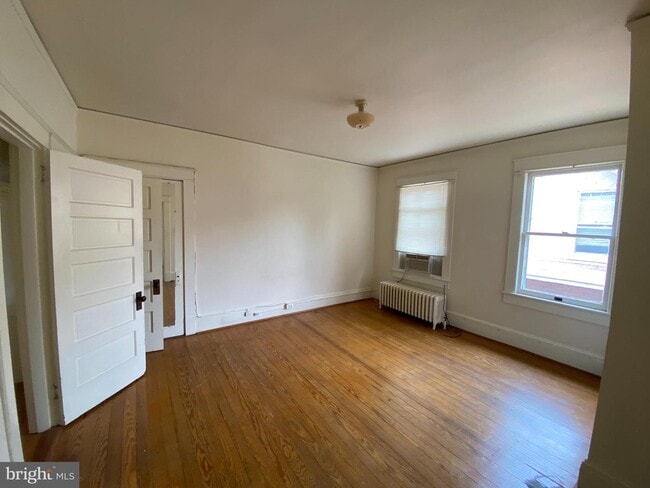 Building Photo - 306 N East St