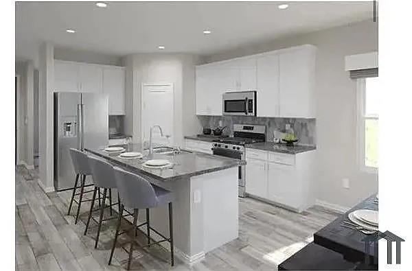 Foto del edificio - 1858 McCree St