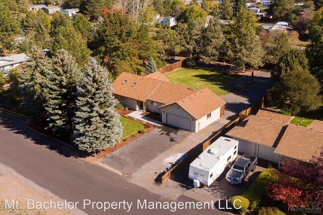 Building Photo - 3 br, 2 bath House - 61490 CAMELOT PL