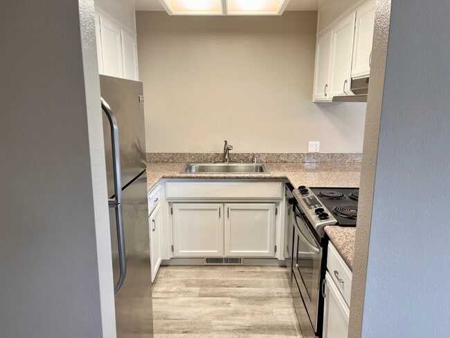 Building Photo - 837 Maria Ln