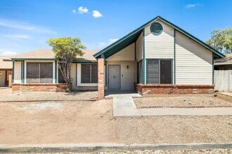 Building Photo - 8520 W Palm Ln