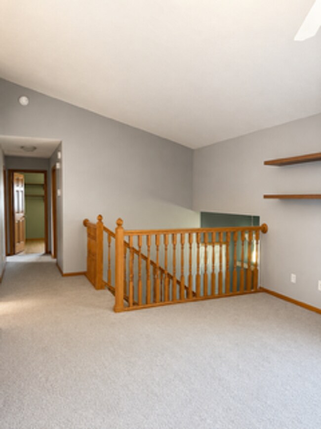 Foto del edificio - Spacious Split-Level Home with Large Backyard