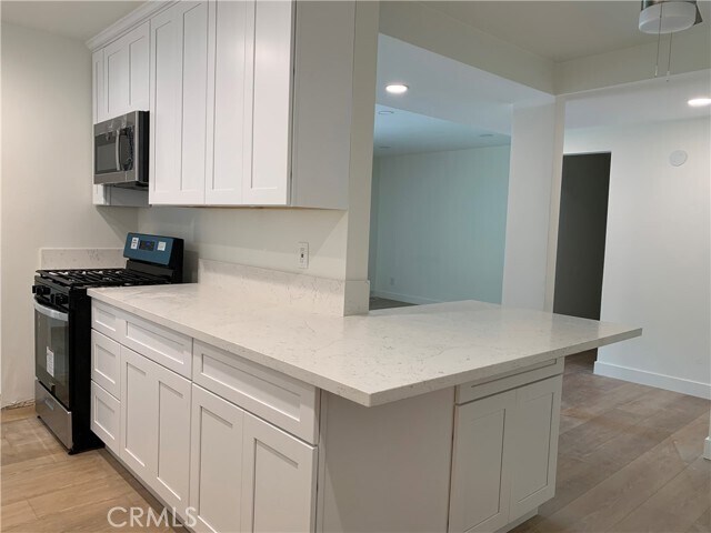 Building Photo - 309 N Russell Ave