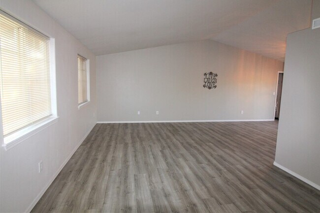 Building Photo - 4840 Holly Way